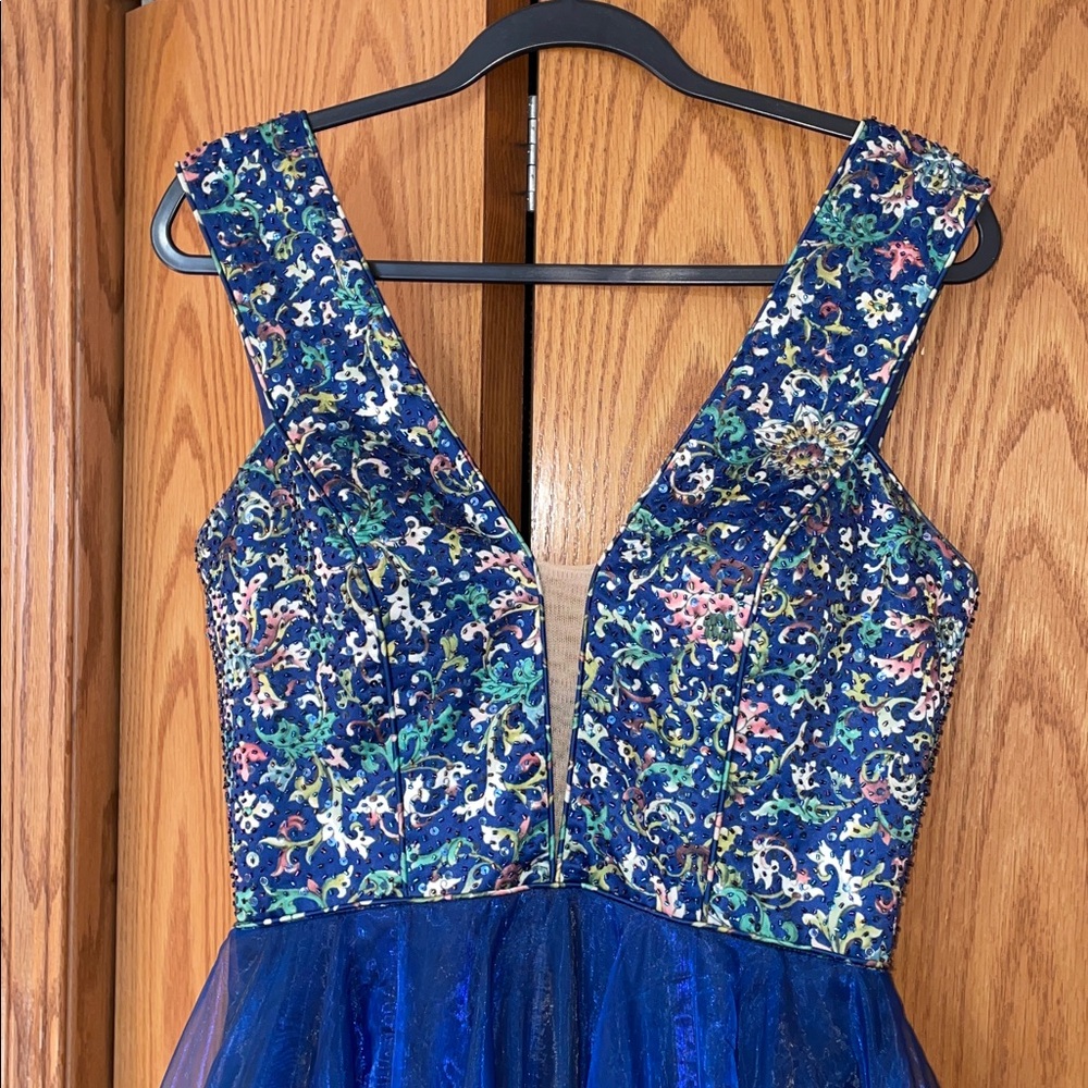Elegant Blue Floral Evening Gown - Picture 4 of 11